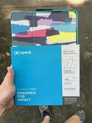 iPad Holder SPECK STYLEFOLIO PRINT IPAD AIR (2019) 10.5" IPAD PRO, MULTI CAMO - Image 1 of 2