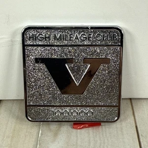 ✅ Oldtimer Original Volvo High Mileage Club 100.000 Abzeichen Medaillon Silber NOS - Bild 1 von 5