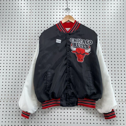 Vintags 90s CHICAGO BULLS SATIN SNAP JACKET Chalk Line Adult Large White Black Cover