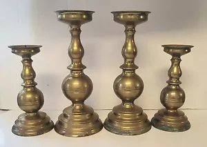 Juego de 4 candelabros de latón pesado vintage Lg centro de mesa de celebración bodas 10 libras - Imagen 1 de 17