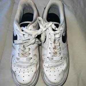 NIKE AF1 WHITE, BLACK TICK LOW TOP QUALITY Trainers UK 5.5 VGC NEEDS CLEANING - Picture 1 of 8