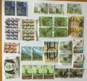 30 BRITISH COMMEMORATIVE STAMPS SOME JOINED - USED OFF PAPER - Picture 1 of 1