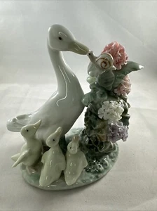 Lladro "How Do You Do" Duck Duckling Snail Flowers 1439 - Picture 1 of 9
