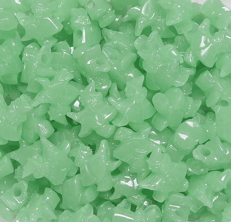 Cuentas de pony en forma de bruja en escoba verde brillante en la oscuridad 25 piezas hechas en EE. UU. Halloween Foto 1 de 1