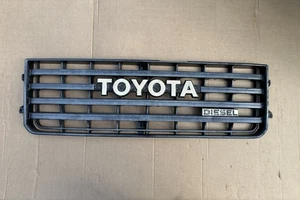 Toyota Land Cruiser HJ60 GRILLE, RADIATOR 5311190A00 - Picture 1 of 12