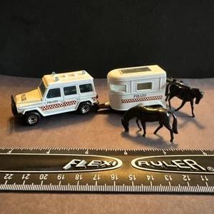 1987 Matchbox German Polizei Mercedes-Benz 280 GE With Horse Trailer And Horses - Picture 1 of 24