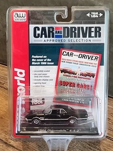 AUTO WORLD CAR & DRIVER 1966 OLDSMOBILE 442, NEGRO, 1:64-2013 - Imagen 1 de 6