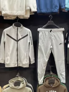 nike tracksuit medium - Picture 1 of 1