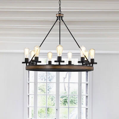 Araña de araña de rueda de carro con acabado de grano de madera 9 luces de metal negro mate Aada 32 pulgadas Foto 1 de 4