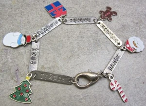 Pulsera de cadena revestida de plata con dijes colgantes de cuentas de Navidad de acrílico hecha a mano - Imagen 1 de 3