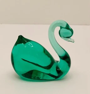 Murano/art glass Swan. Lovely hand blown green glass swan. - Picture 1 of 4