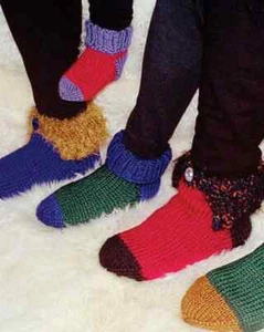 HOUSE SOCKS to KNIT in WORSTED WEIGHT YARN by FIBER TRENDS - Picture 1 of 1