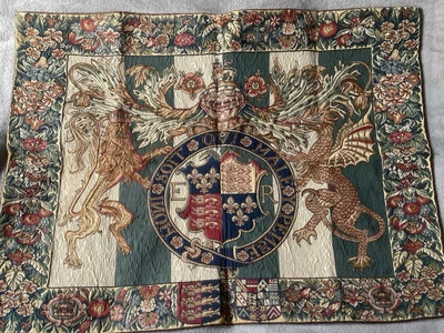 16TH CENTURY ROYAL ARMS OF ENGLAND LINED 36” 92 X 69 cm BELGIAN TAPESTRY. - Image 1 of 4