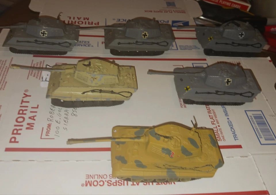 (F-17) 6 tanques King Tiger alemães Zylmex Segunda Guerra Mundial. Fundido. Pintado. Peças faltando. - Imagem 1 de 4