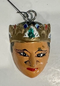 Souvenir Holz Ornament einer Prinzessin aus Jakarta, Indonesien - Bild 1 von 6