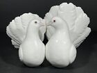 Lladro Porcelain Figurine "Couple of Doves" #1169 Kissing Doves