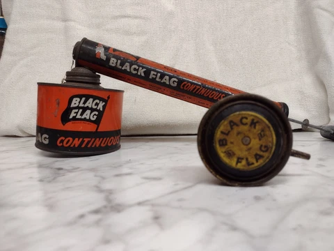 Vintage Black Flag Garden Bug Sprayer - Boyle Midway Inc Chicago Illinois Cover