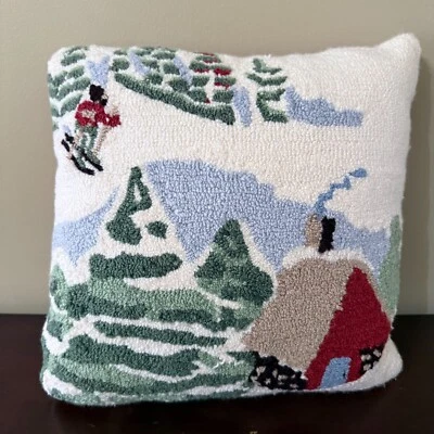 Almohada enganchada a mano Chandler 4 esquinas diseñada por artista esquiador en la nieve Foto 1 de 4