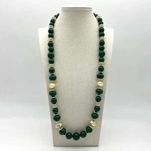 Collar vintage Lucite verde cuentas acento dorado joyería de moda pieza distintiva - Imagen 1 de 4