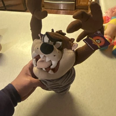 Taz Tasmanian Devil In Tornado Looney Tunes Warner Bros. Etiquetas de felpa Nanco 9" B2 Foto 1 de 4