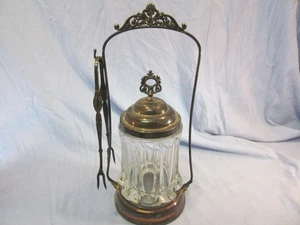 MONARCH SILVERPLATED PICKLE CASTOR WITH REED & BARTON TONGS - Picture 1 of 6