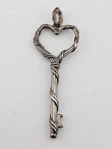 PTR Peter Thomas Roth Sterling Silver 925 Ribbon & Reed Heart & Key Pendant 2" - Picture 1 of 2