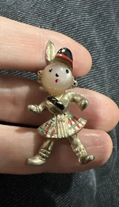 Vintage Gold Figural Irish Scottish Boy In Plaid Kilt Enamel Pearl Brooch Pin - Picture 1 of 6