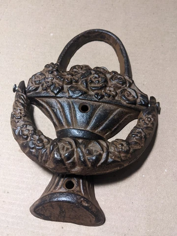 7.5" Vintage Cast Iron Metal Flower Basket Bouquet Door Knocker -great condition Cover
