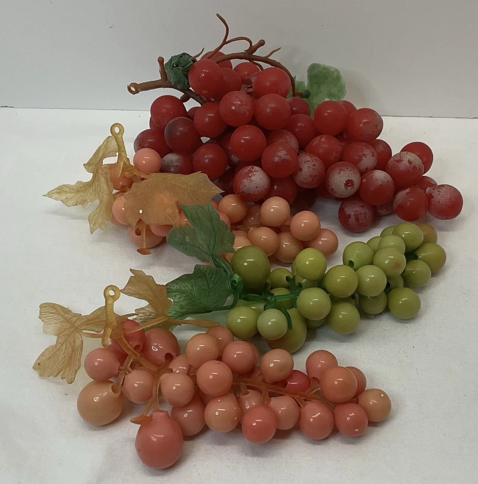 Conjunto de 3 cachos de uvas de borracha de plástico MCM vintage frutas falsas - Imagem 1 de 3