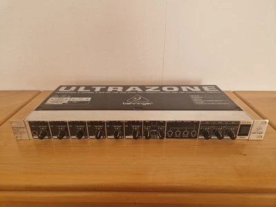 Behringer Ultrazone Professional 8-Channel 3-Bus MIC/LINE Zone Mixer ZMX8210 - Bild 1 von 4