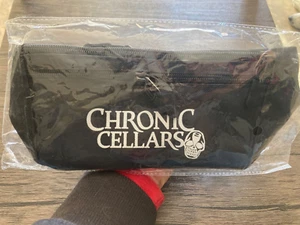 Chronic Cellars Wine Company Black Skull Fanny Pack Promo? New NIP - Picture 1 of 2
