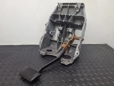 07-11 Pedal de freno Chevrolet Tahoe con soporte no ajustable OEM 15906963 Foto 1 de 4