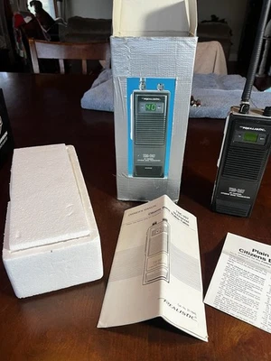 Realistic TRC-207 Citizens Band Transceiver Walkie Talkie #21-1645. Tested - Image 1 of 4