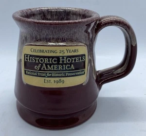 Taza de café Deneen Pottery celebrando 25 años de hoteles históricos de América - Imagen 1 de 7