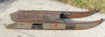 Antiguo trineo de madera para niños de 1800 corredores de metal hechos a mano 45" de largo original Foto 1 de 4