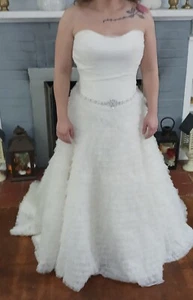 Galina Signature Wedding Dress - Picture 1 of 6