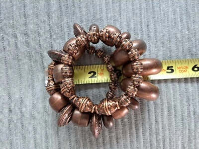 Pulsera bobina de cuentas metálicas de bronce voluminoso de diseño. Haz tu oferta.  Foto 1 de 4
