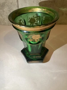 "Lendl Estate de vidrio dorado verde checo bohemio 1800-1850 5,25"" de alto" - Imagen 1 de 6