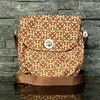 *Nuevo sin etiquetas* Bolso Bandolera Baggallini Bejing Foto 1 de 4