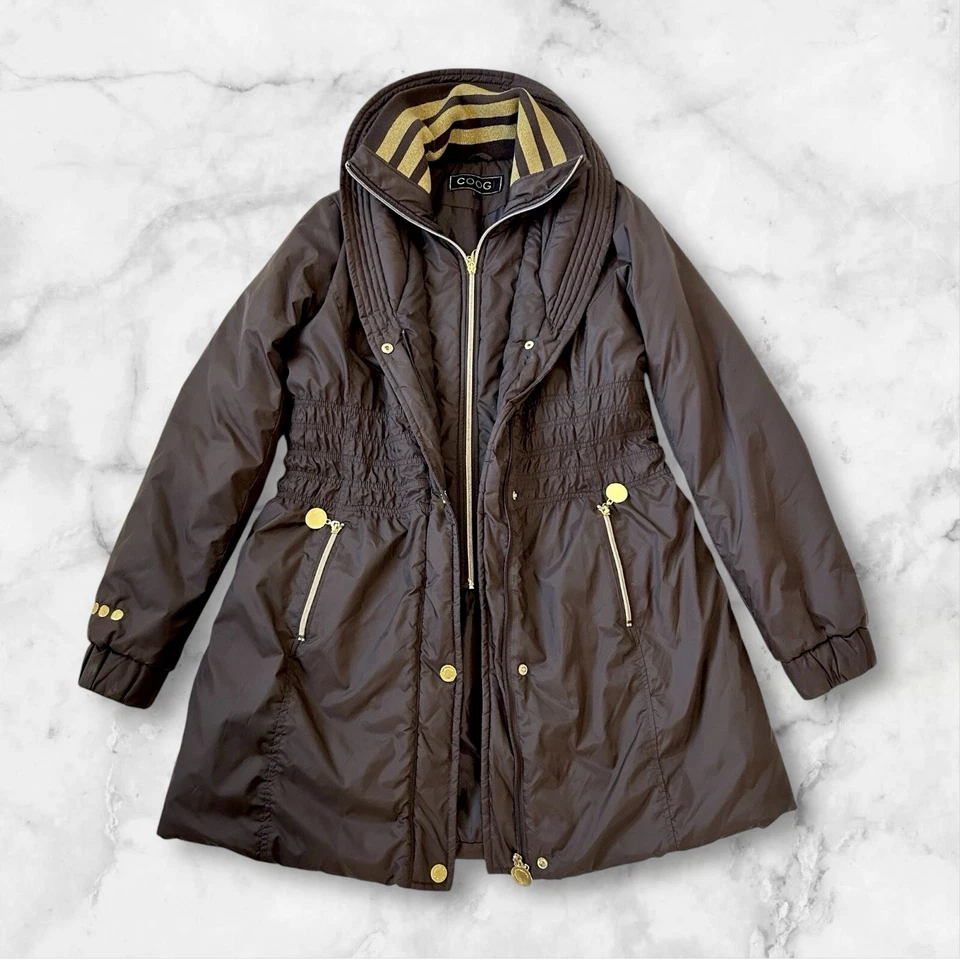 Abrigo Coogi Puffer Marrón Dorado Cremallera Completa y Botón a Presión Chaqueta Spellout Mujer’s M Acogedor Foto 1 de 4