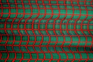 5+ Yards Red Green Wavy Plaid Cotton Quilting Fabric 158" X 44"  Vintage - Picture 1 of 2