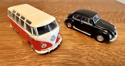 Hongwell - VW Samba Van (vermelho) e VW Beetle (preto) escala 1:43 - Imagem 1 de 4
