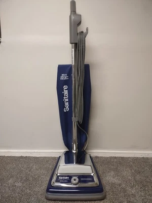 Aspiradora profesional vertical de alta resistencia Sanitaire By Electrolux S675 COMO NUEVA.! Foto 1 de 4