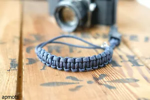 Cinturino da polso Paracord fotocamera a sgancio rapido blu navy di apmots - Foto 1 di 8