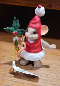 Charming Tails Maus Figur - Der süßeste kleine Urlaubshut - Bild 1 von 4