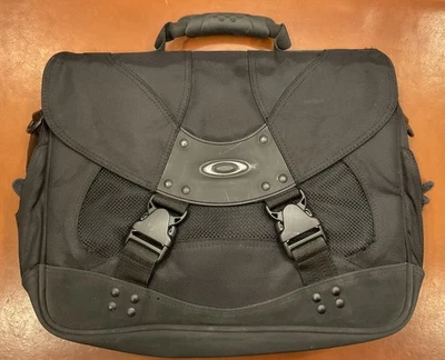 Raro De Colección Oakley Software Acolchado Bolso para Laptop Maletín Multi Bolsillo Resistente Foto 1 de 4