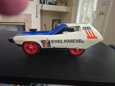 Vintage Ideal 1974 Evel Knievel Stunt & Crash Car Plus Figure  - Image 1 of 4