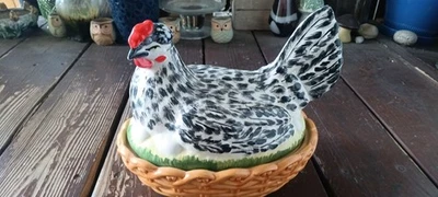 Hermosa gallina antigua Staffordshire anidando en cesta puré decoración pollo granja Foto 1 de 4