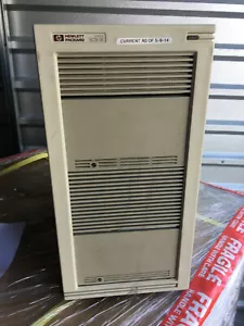 HP C3023T SCSI SE 50-pin Mini Tower w/ 2 x 1.3GB disk drives - Picture 1 of 2