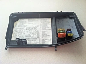 1998-2003 MERCEDES-BENZ ML320 ~ FUSE BOX LID COVER ~ A1635400182 ~ OEM PART - Picture 1 of 3
